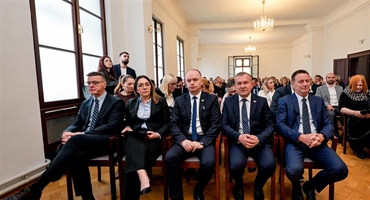 Ministar Šipić u Varaždinu dodijelio ugovore vrijedne 7,07 milijuna eura - za bolje uvjete u vrtićima i za nova igrališta