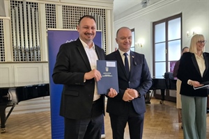 Grad Novi Marof nastavlja ulagati u infrastrukturu za djecu: Uručen ugovor vrijedan gotovo 49 tisuća eura