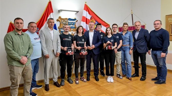 Župan Stričak priredio prijem za zlatne varaždinske robotičare: Radimo sve za našu djecu, a ona nam to vraćaju na najbolji način