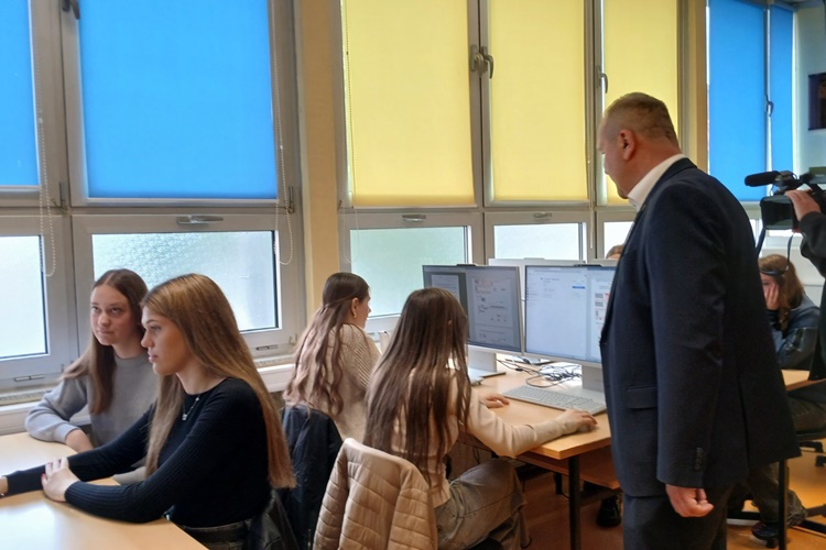 Učeničke zadruge i vježbeničke tvrtke na Sajmu u Gospodarskoj školi u Varaždinu, Stričak otvorio informatičku radionicu