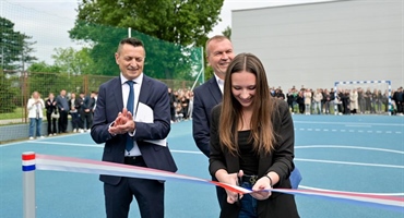 Dan Strukovne škole u Varaždinu: Župan Stričak otvorio igralište, predstavljen inspirativni mural