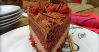 Čokoladno-malinasti oblak: Lagana torta koja nestaje s tanjura
