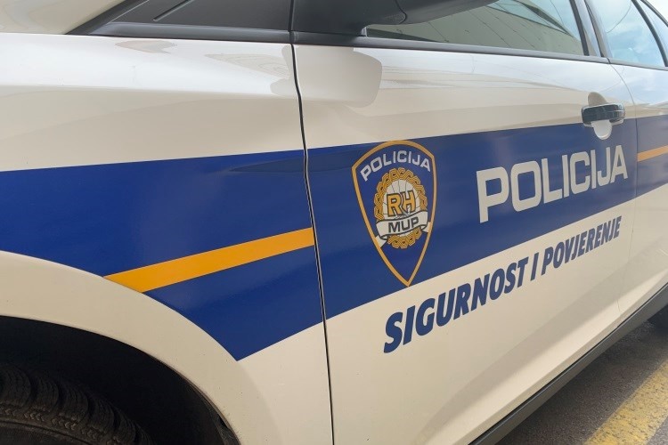 Crno jutro kod Vinkovaca: Motociklist smrtno stradao u sudaru