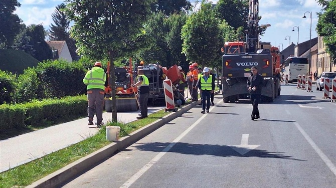 Prvi put izvan Francuske i to baš u Varaždinu: Nova podloga za pješačku stazu uz Stari grad