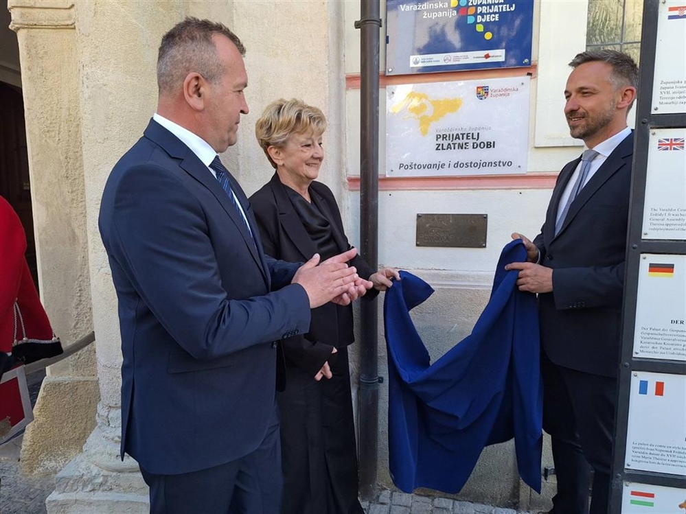 Na Županijskoj palači otkrivena ploča - "Varaždinska županija - prijatelj zlatne dobi” - Ministar Piletić: Neka ovo bude putokaz i drugima