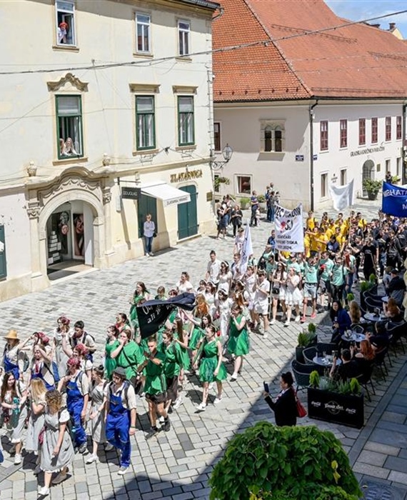 Tri dana slavlja: Varaždinski maturanti biraju ‘naj odoru’, vježbaju i pjevaju karaoke"