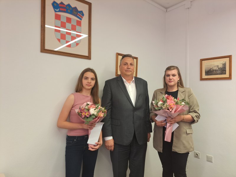 Gradonačelnik Brlek primio uspješnu učenicu Petru Petek koja je na državnom natjecanju osvojila drugo mjesto