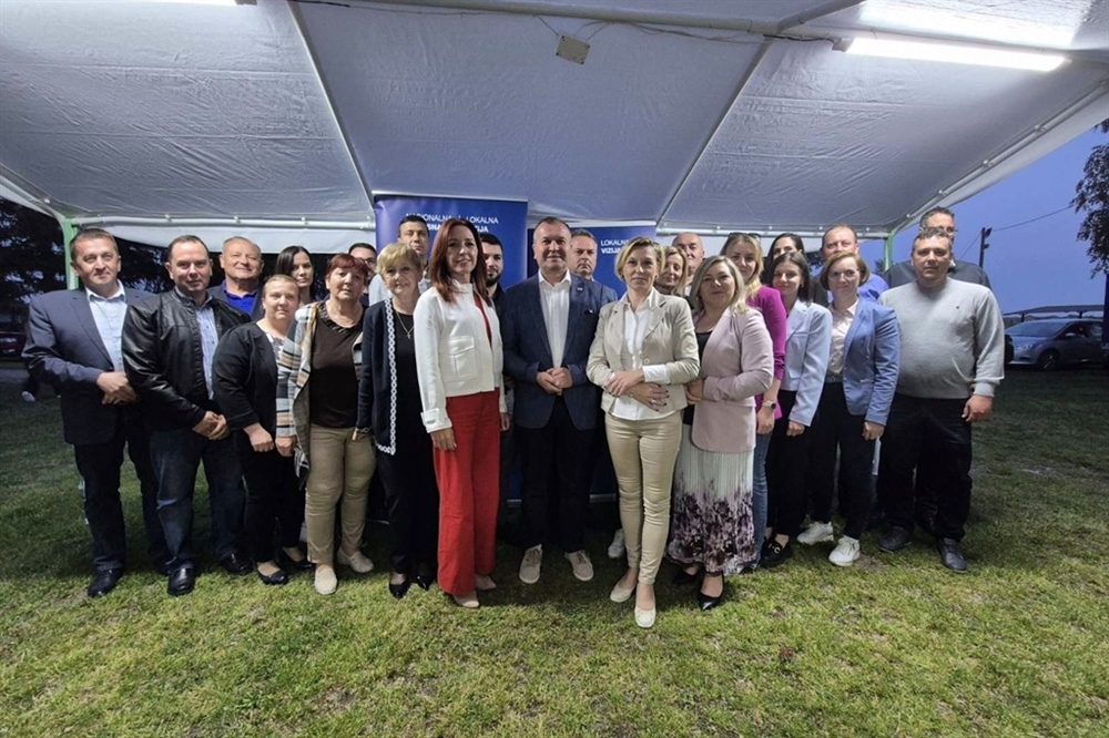 Stričak na predizbornom skupu u Novom Selu Podravskom: „Zajedno s vama gradimo prvo hrvatsko selo ruža”
