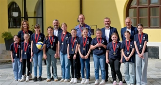 Ivanečke odbojkašice, osvajačice naslova prvakinja Hrvatske u mini-odbojci, ugostio župan Stričak