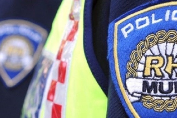 Prometna nesreća na A1 kod Karlovca – stvaraju se kolone, promet obustavljen zbog ispadanja tereta iz kamiona