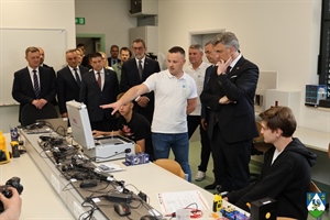 Premijer Plenković u društvu župana Korena posjetio Centar kompetentnosti i obnovljeno sportsko igralište koprivničke Srednje škole