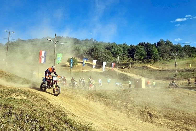 Spektakl na dva kotača u Bedekovčini - Međunarodna motocross utrka Otvorenog prvenstva Zagorja na stazi "Marof"