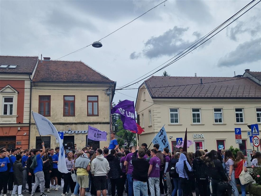 NORIJADA: Krapinski maturanti prošetali centrom grada i zabavljali se uz glazbene hitove