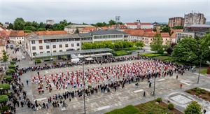 Za kraj Maturantike: Gotovo 700 varaždinskih maturana zaplesalo quadrillu