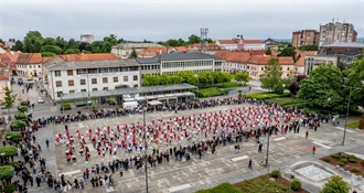 Za kraj Maturantike: Gotovo 700 varaždinskih maturana zaplesalo quadrillu