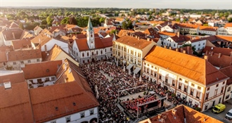 "Orkestar 100 violina" priredio glazbeni spektakl na varaždinskom Korzu