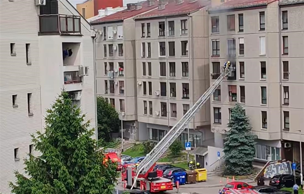Požar u Španskom: Vatrogasci spašavali djecu iz zadimljene zgrade, jedan ozlijeđen