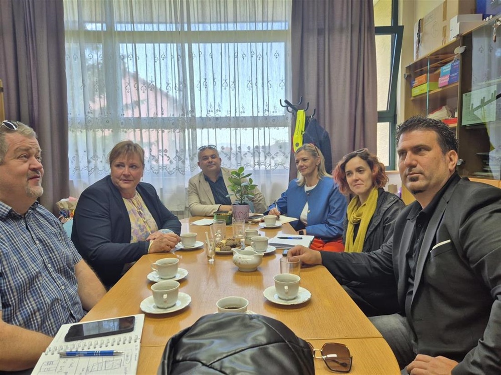 Zamjenica župana Petek i načelnik Svetog Križa Začretja Kos obišli PŠ Mirkovec – u planu je izgradnja sportske dvorane