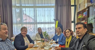 Zamjenica župana Petek i načelnik Svetog Križa Začretja Kos obišli PŠ Mirkovec – u planu je izgradnja sportske dvorane