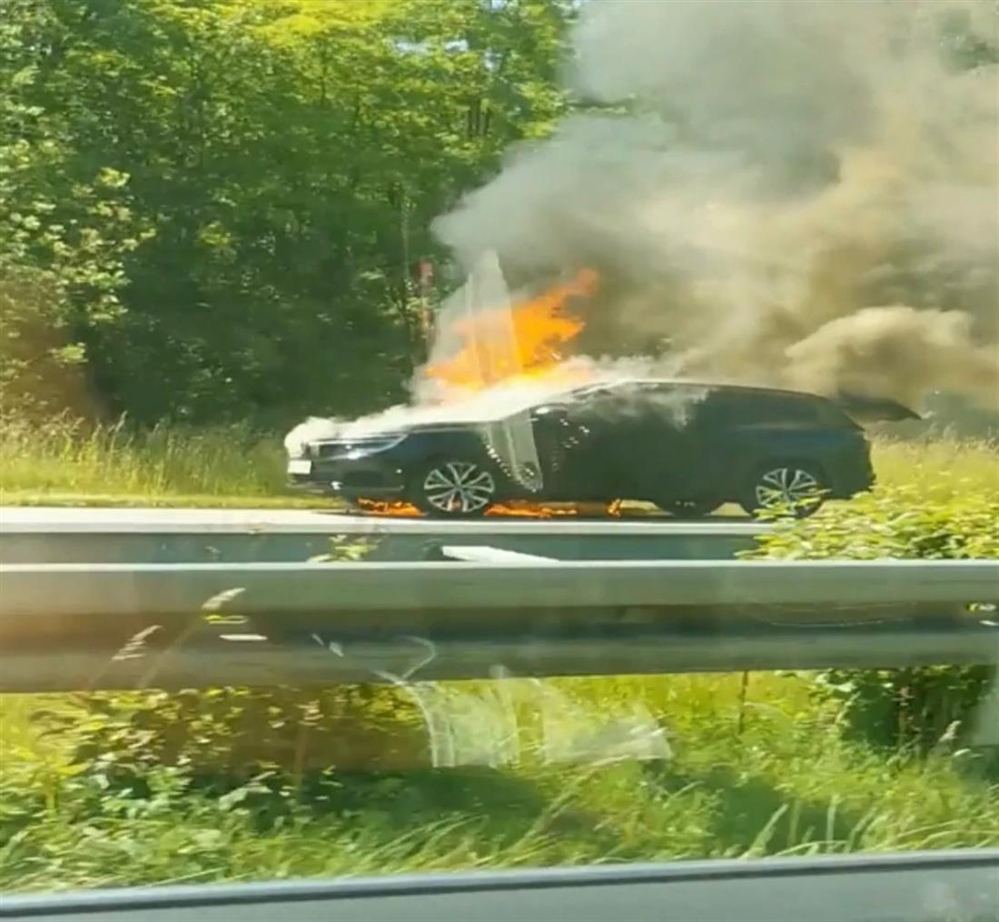 Požar na A1: Izgorjelo vozilo, promet usporen
