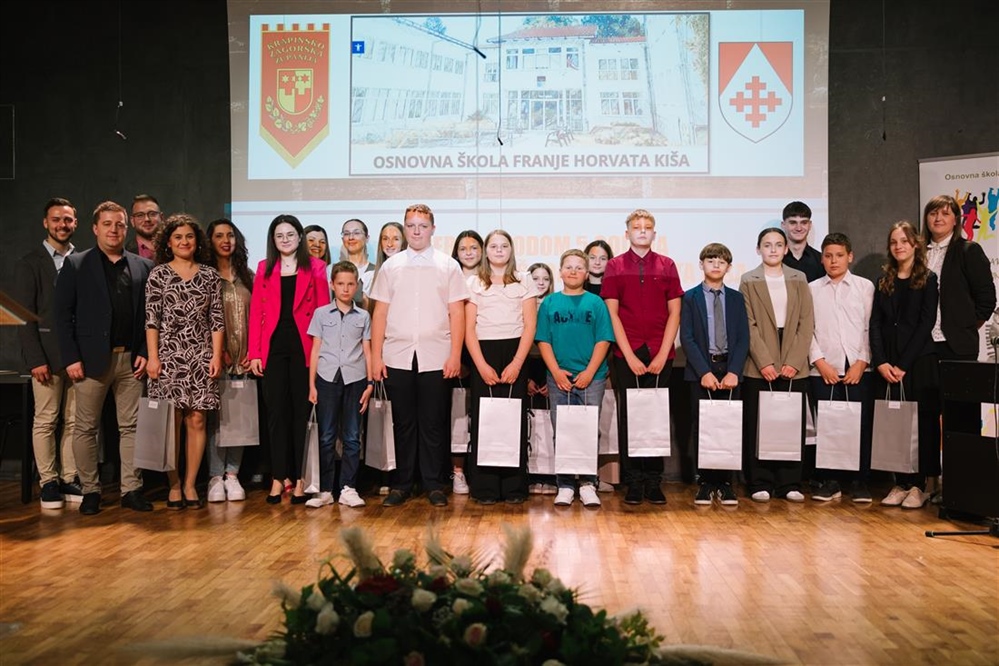 Glazbeni odjel OŠ Franje Horvata Kiša Lobor svečano, uz glazbu proslavio pet godina rada