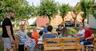 Zgrada koja spaja ljude: Prvi stanari u Sračincu uredili zajedničku terasu uz potporu Općine
