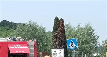 Vježba u Svetom Križu Začretju: Vatrogasci pokazali spremnost u gašenju požara tvrtke i spašavanju ozlijeđene osobe