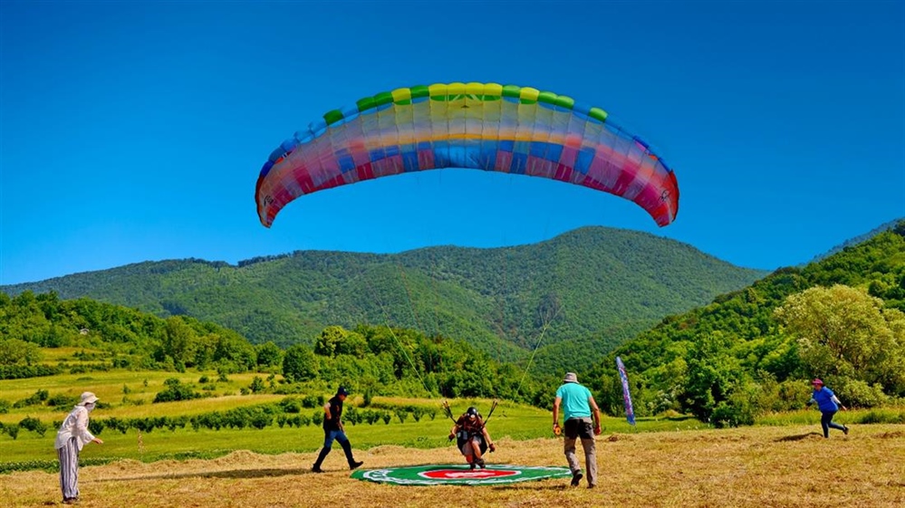 Sportska subota u Radoboju: U natjecanju u preciznom slijetanju nastupilo 30 paraglajdera, na biciklijadi djeca i odrasli