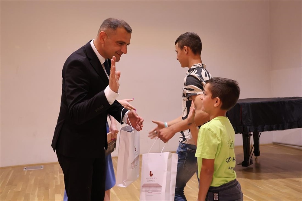 Župan Posavec održao prijem za gotovo 140 uspješnih učenika i učenica osnovnih i srednjih škola