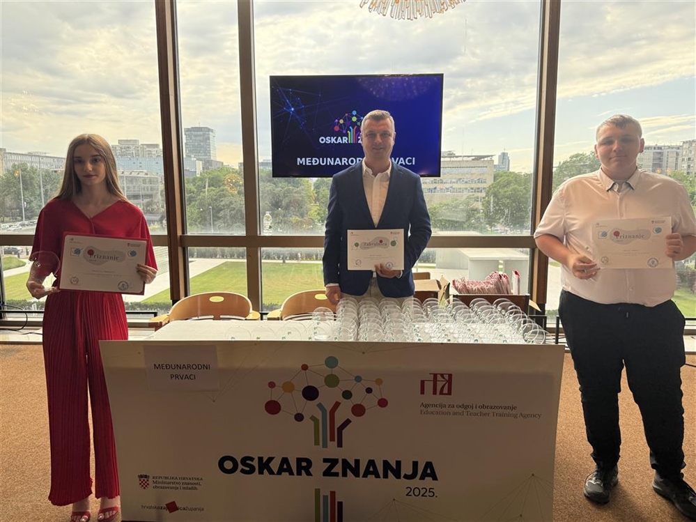OSKAR ZNANJA Među dobitnicima prestižnih nagrada i ludbreški srednjoškolci, mentoru Željku Posavcu uručena zahvalnica