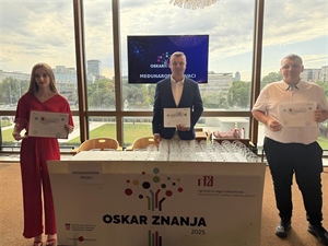 OSKAR ZNANJA Među dobitnicima prestižnih nagrada i ludbreški srednjoškolci, mentoru Željku Posavcu uručena zahvalnica