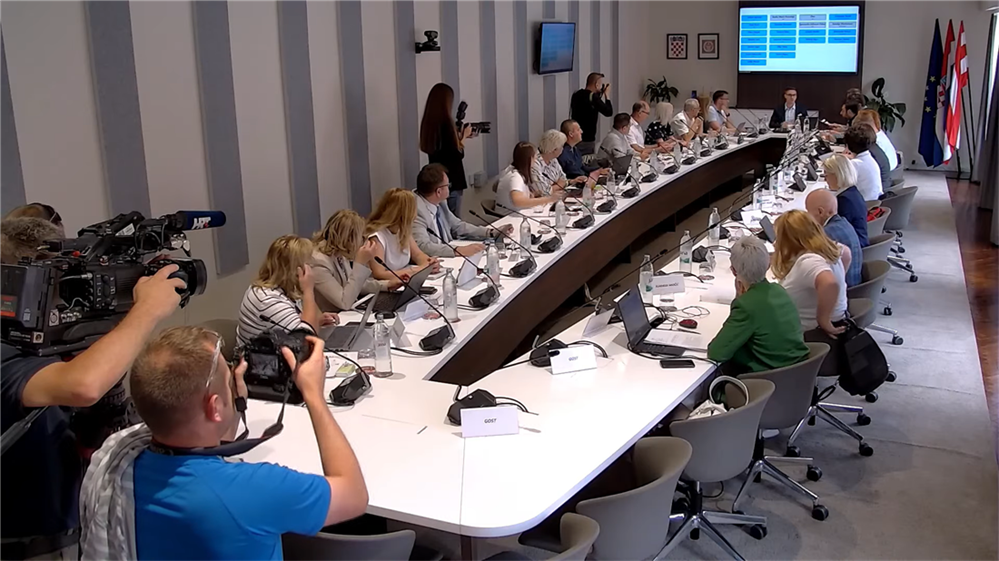 Što muči Varaždince? Smrad, bale, garaže i vrtići dominirali Aktualnim satom