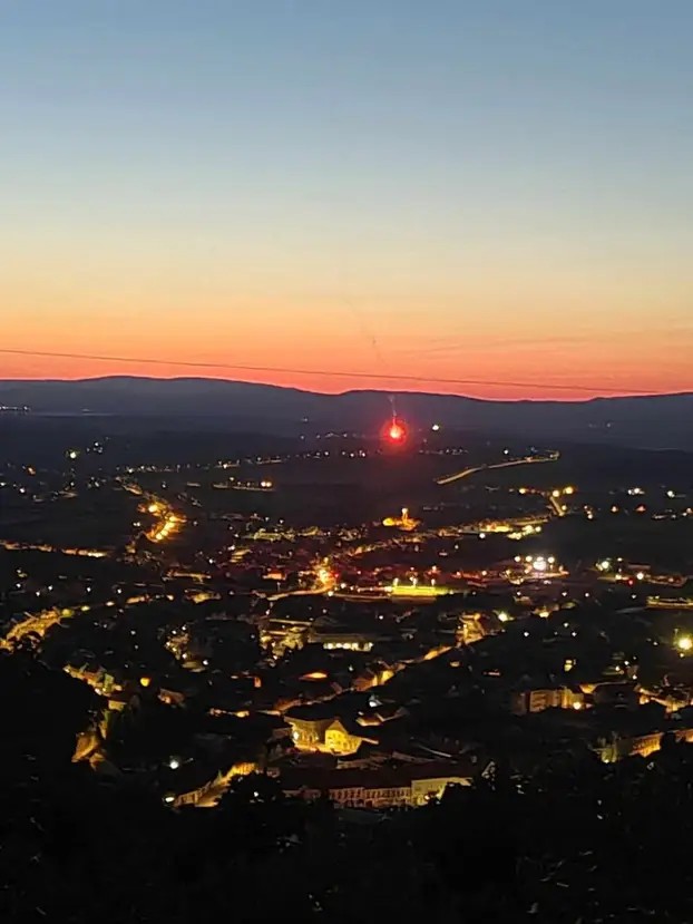 Misteriozna crvena kugla iznad Požege: Je li pao meteor, satelit? Neki spominju i vanzemaljce!