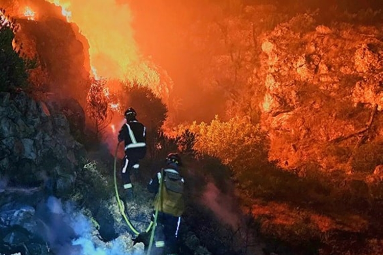 Vatrogasci upozoravaju na veliku opasnost od izbijanja požara – ne palite nekontrolirano vatru na ovim temperaturama!