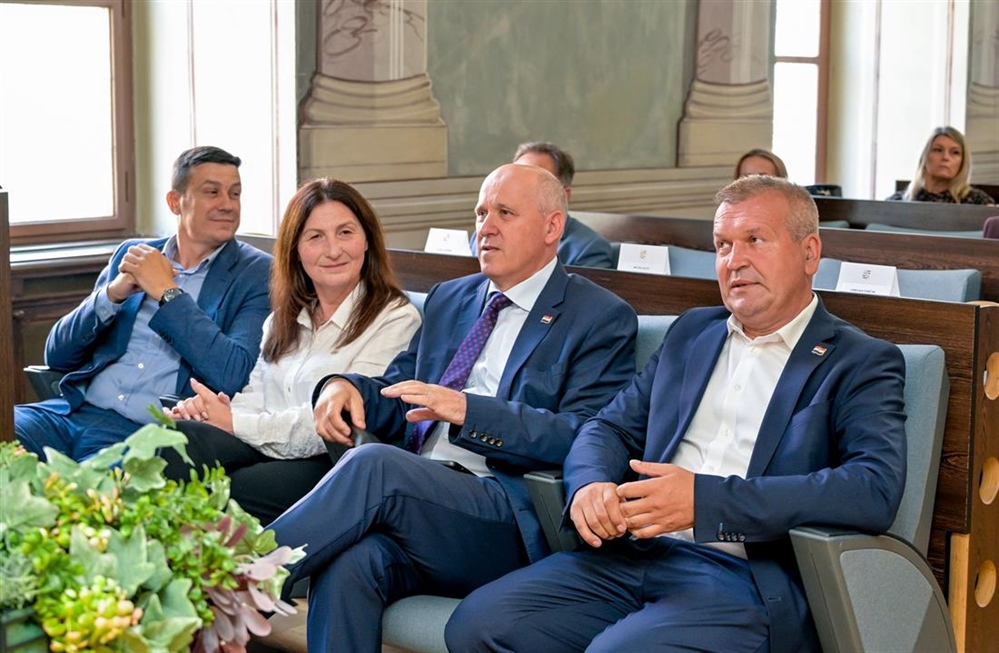 Ministar Bačić u Varaždinu dodijelio ugovore i sporazume vrijedne oko 14 milijuna eura za sjeverne županije