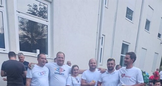 Priča koja vraća vjeru u ljude: Dečki iz Krapine majci desetoro djece poklonili put na more!