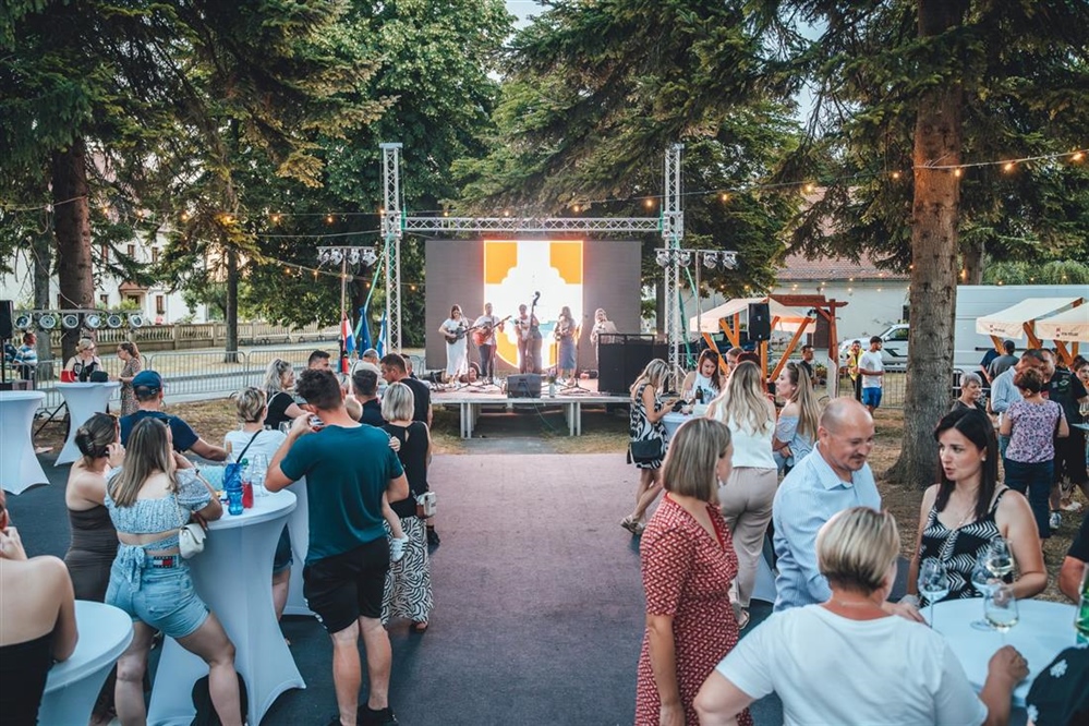 Petrijanec slavio vino i glazbu: Uspješno održan Vinski trg 2025.