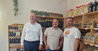 Od buče do brenda: OPG Cesarec otvorio vrata svoje prve trgovine u Zagorju - na otvorenju i župan Kolar