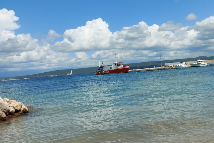 MALO SU SE ZANIJELI: Šokantni prizori na plaži - 'grupnjak' usred bijela dana