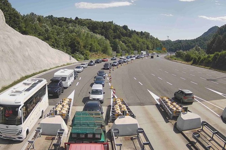 Velike gužve u smjeru mora i unutrašnjosti: Kolona kod Trakošćana duga 4 kilometra