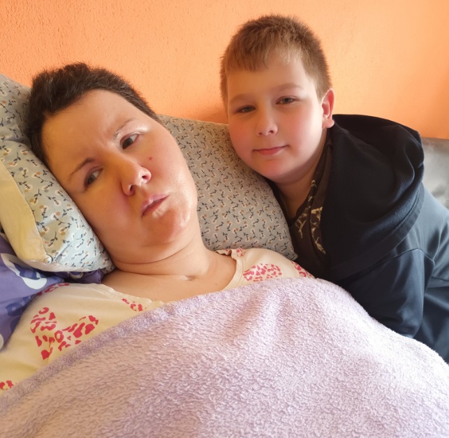 PRIČA KOJA SLAMA SRCE: Dino prodaje svoje plišance kako bi pomogao bolesnoj mami