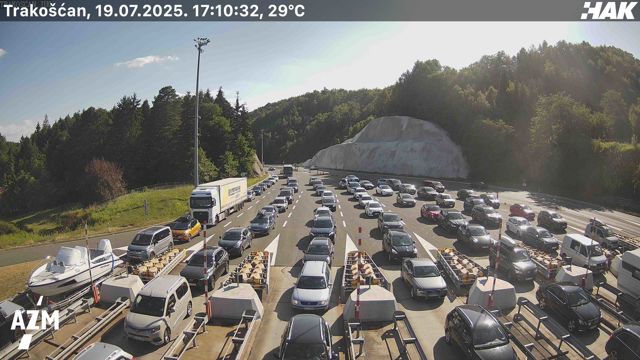 Kolona kod Trakošćana duga 3 km, zabrana za teretna vozila između Krapine i Đurmanca, kod Okučana zbog prometne kolona 4 kilometra