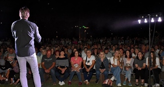 Održan stand-up show na Otoku mladosti u Ludbregu: Alex Lazić nasmijao publiku do suza