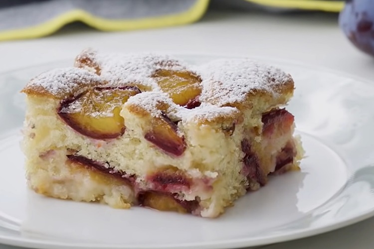 ODLIČNA LJETNA SLASTICA Brzi kolač sa šljivama – recept na žlice za svakoga