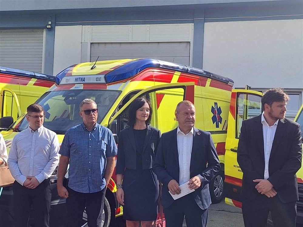 Sigurnija, brža i bolja skrb za pacijente: Župan Stričak uručio ključeve novih vozila Nastavnom zavodu za hitnu medicinu