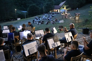 Lobor: Brojna publika i ove godine uživala u raznovrsnom repertoaru loborskog Puhačkog orkestra