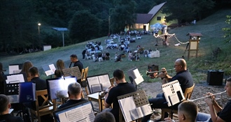 Lobor: Brojna publika i ove godine uživala u raznovrsnom repertoaru loborskog Puhačkog orkestra