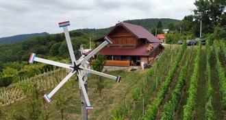 Pripreme za berbe su počele! U Leskovcu Topličkom podignut klopotec