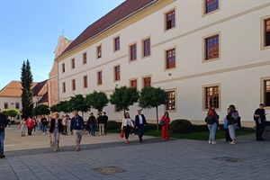 Projektni tim predvođen FOI-jem razvio AI asistenta za Moodle- pomaže studentima i rasterećuje nastavnike