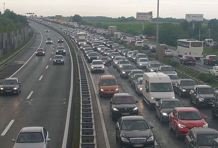 Prometni kolaps prema moru - Kilometarske kolone kod Lučkog i Trakošćana